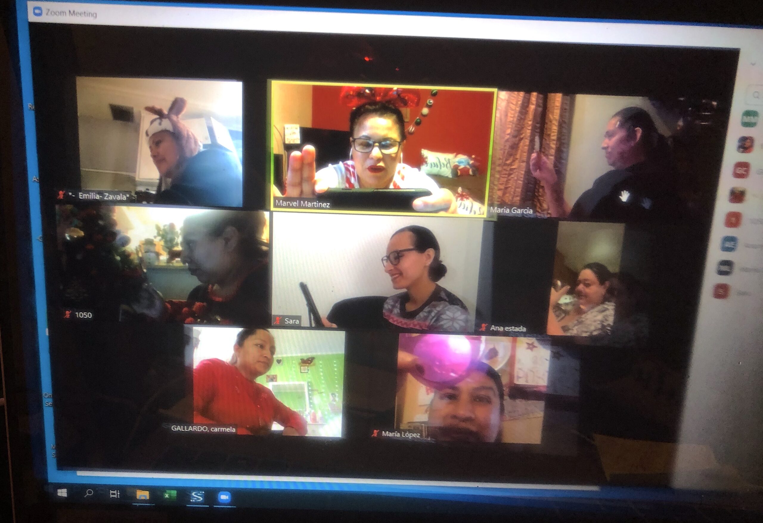 A group of parents meet on zoom for their Abriendo Puertas class, photo of a computer screen with tiles of each parent